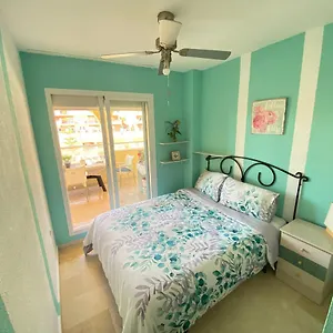 With Sea And Mountain Views En Piso Compartido 1 O 2 Personas * Бенальмадена