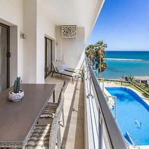Beachfront With Sea Views Appartement *