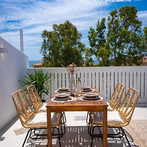 Chic House 2 In By El Trocader *