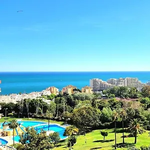 Acogedor,apartamento.piscina, Vistas, Terraza Бенальмадена