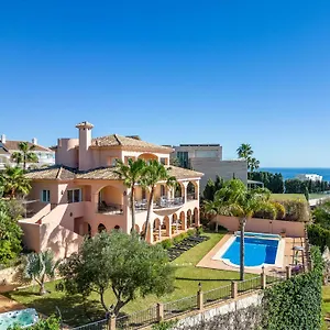 Beachside With Panoramic Sea Views *