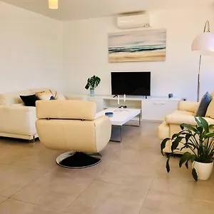 Siriana 101, 001 Apartment *