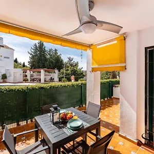 Poolside 2 Bedroom Retreat *