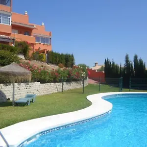 Hébergement de vacances 023 Enchanting 4 Bed Traditional Townhouse In Costa Benalmádena