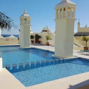 Unique With Rooftop Pool & Amazing Views